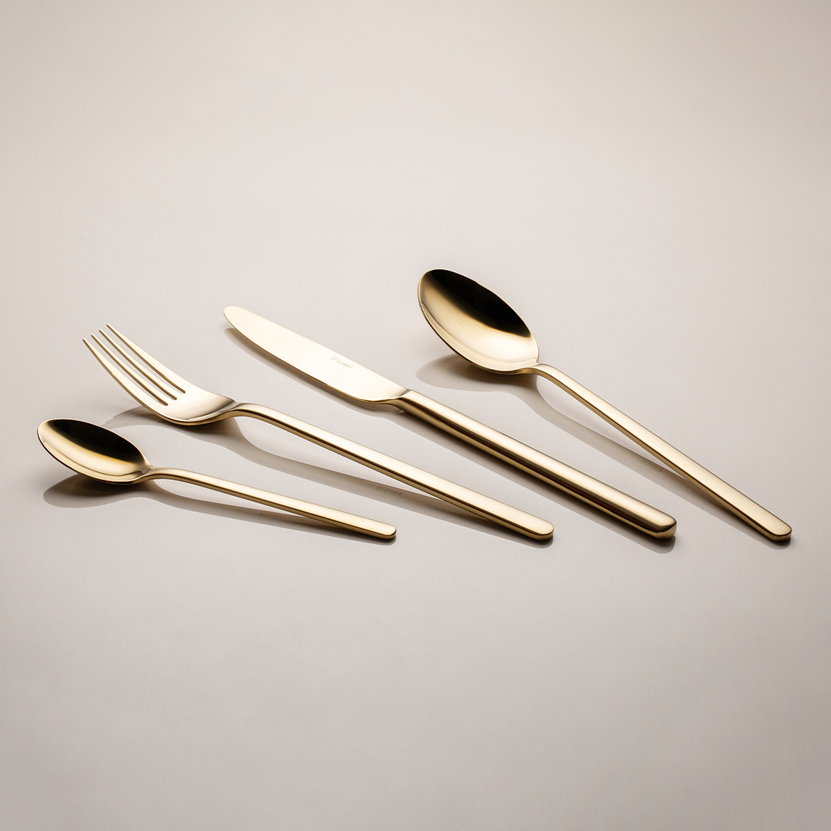 Set de couverts de 16 pcs – Sofia PVD Champagne