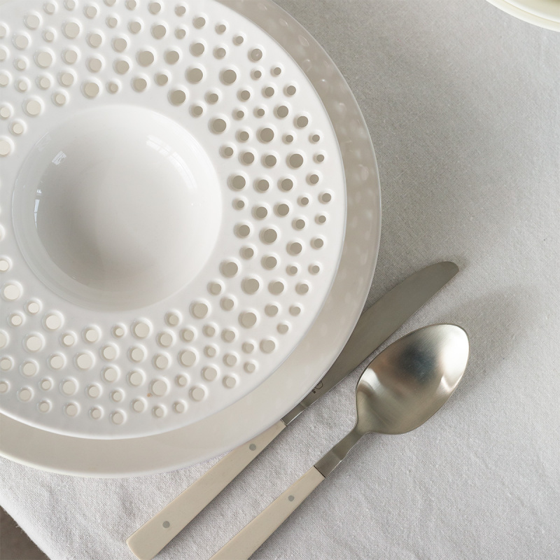 Assiette creuse perforée 23,5 cm - Flow