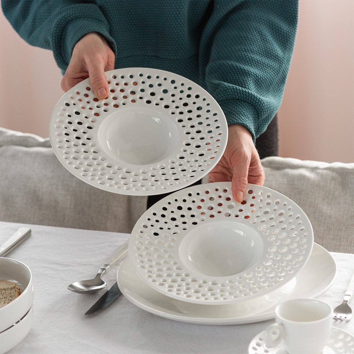 Assiette creuse perforée 23,5 cm - Flow