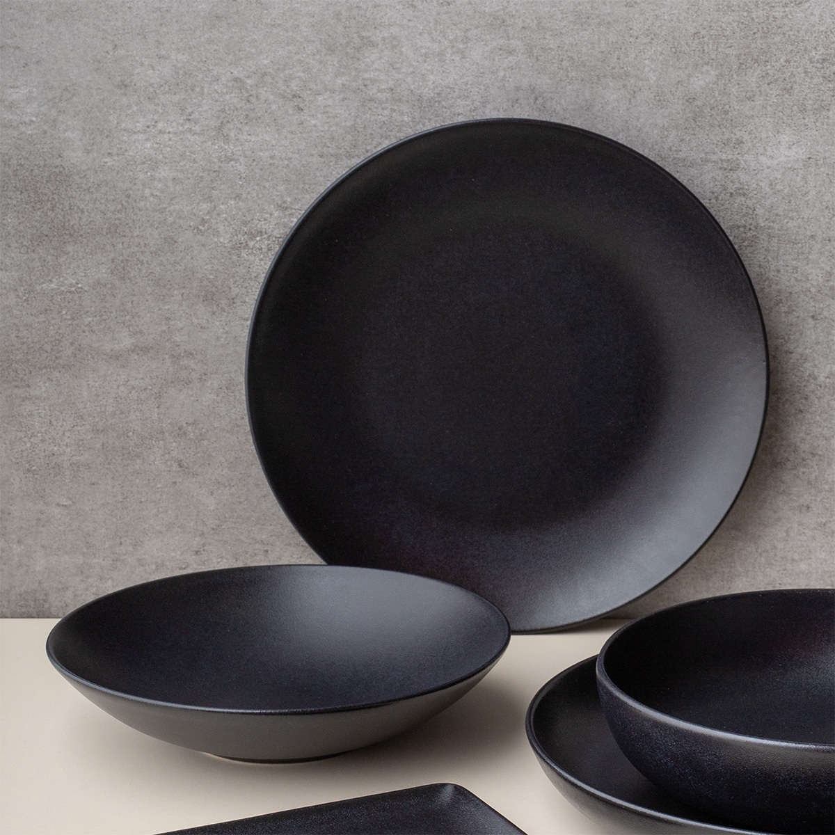 Assiette plate 27 cm 4 pcs - Basic noir mat
