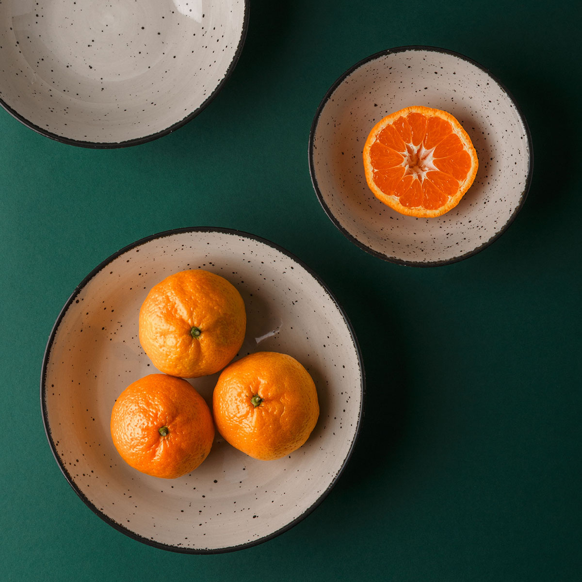 Set en porcelaine 18 pcs — Gaya Atelier light grey speckled