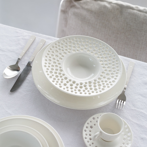 Assiette creuse perforée 23,5 cm - Flow