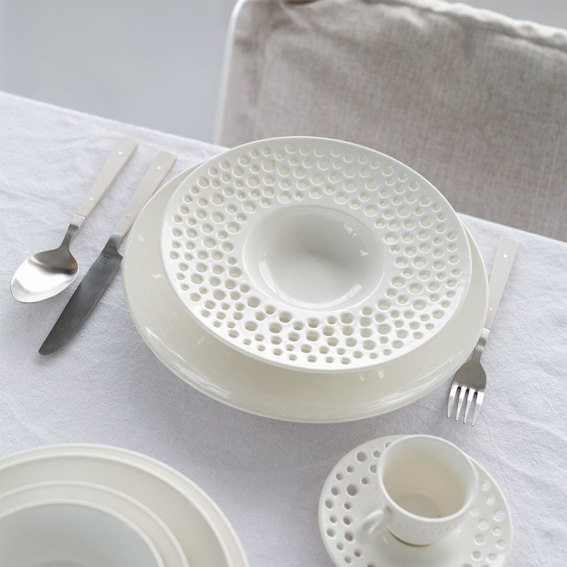 Assiette creuse perforée 23,5 cm - Flow