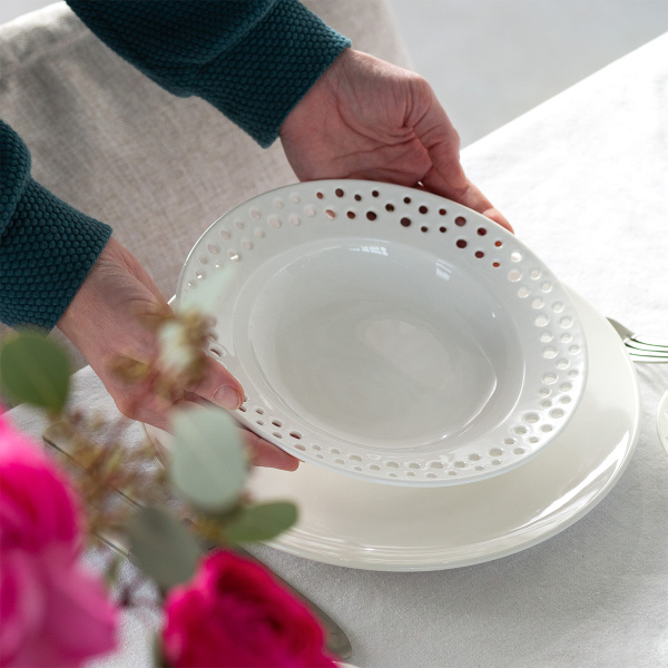 Assiette creuse perforée ø 23 cm — Flow Lunasol