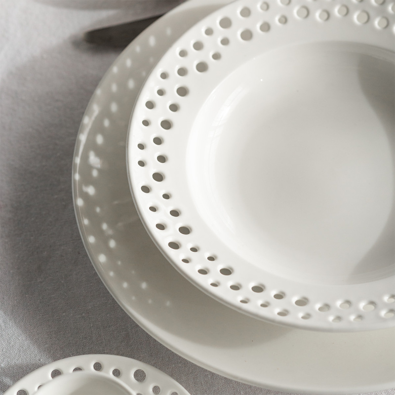 Service en porcelaine, perforé 18 pièces – Flow
