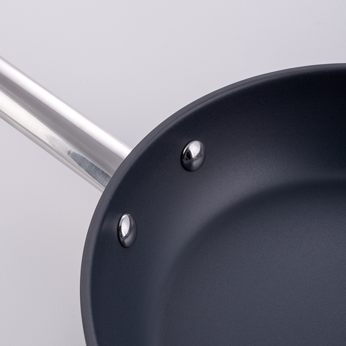 Poêle avec revêtement en titane Ø 24 cm - Saturn Terra Lunasol