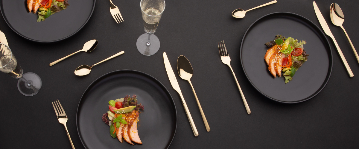 Un bijou sur la table